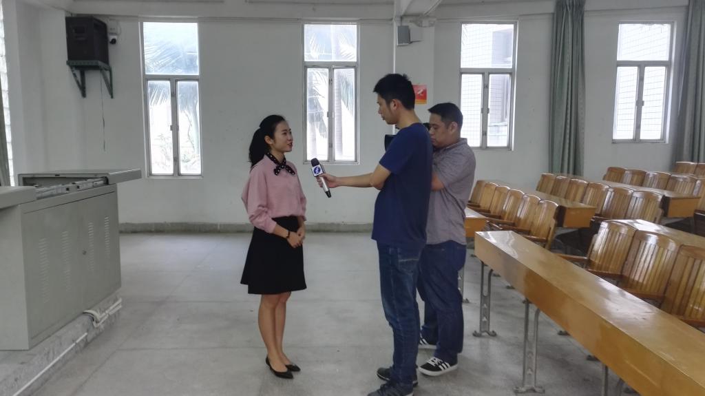 黄梦迪同学接受采访