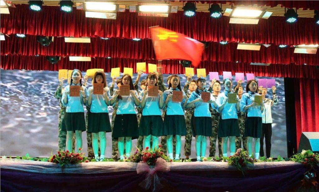 舞蹈《采茶军装秀》