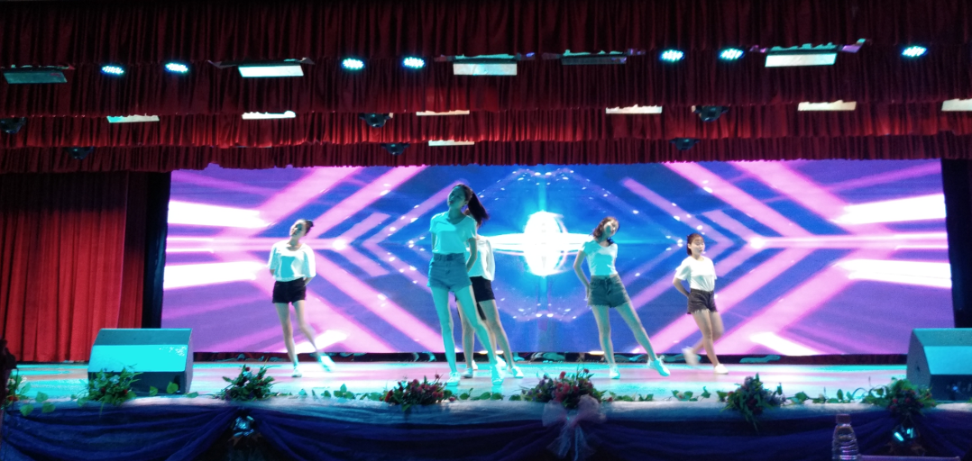 舞蹈《LUV+甩手摇》