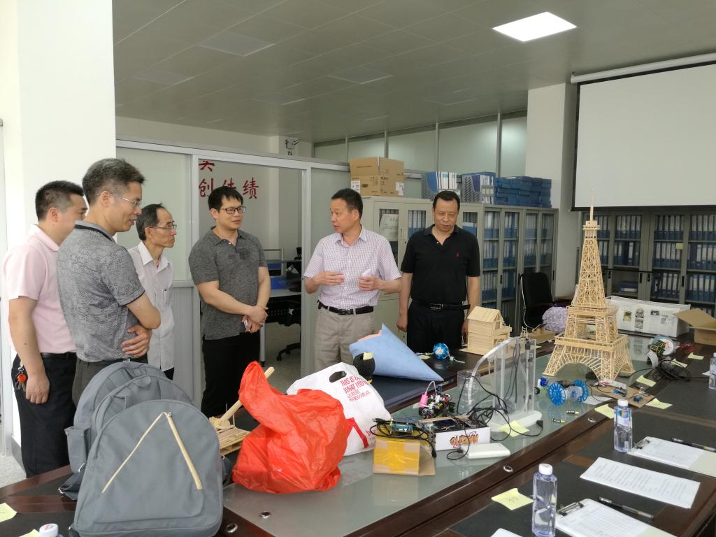 郑文伟书记、杜朝运院长到现场观看